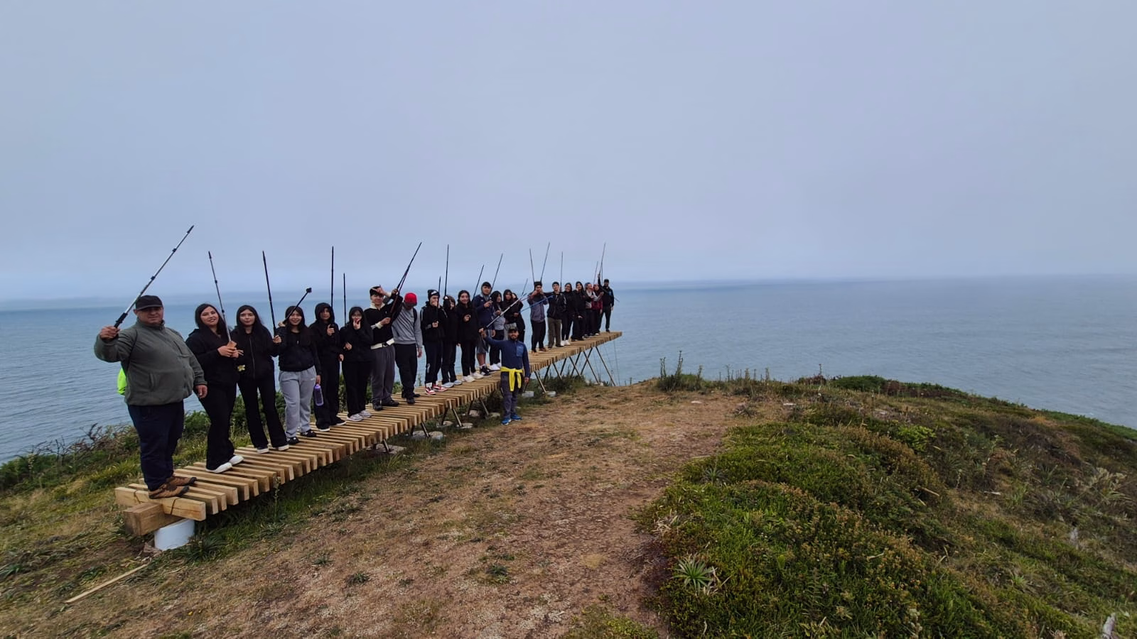 Senderismo en Tirúa: jóvenes del Liceo Trapaqueante se deslumbraron con la belleza del Mirador Pilico