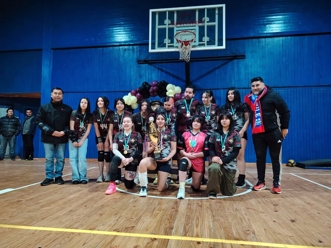 Vóleibol y compañerismo: Torneo «Rebeca Ossa» reunió a delegaciones de Tirúa, Carahue, Cañete y Puerto Saavedra
